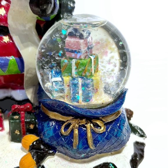 Christmas Santa Claus Snow Globe Decorative Figure Holiday Red Green Sparkly Fun - Picture 4 of 14